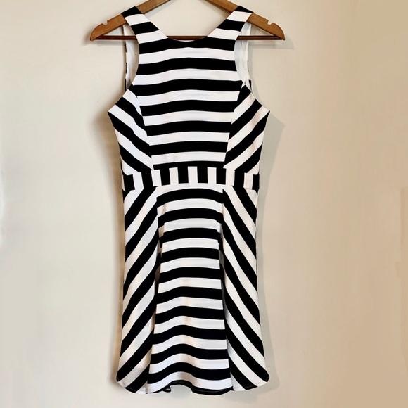 🆕 MODCLOTH Esley Sleeveless V-Neck Stripe Dress - Picture 3 of 8
